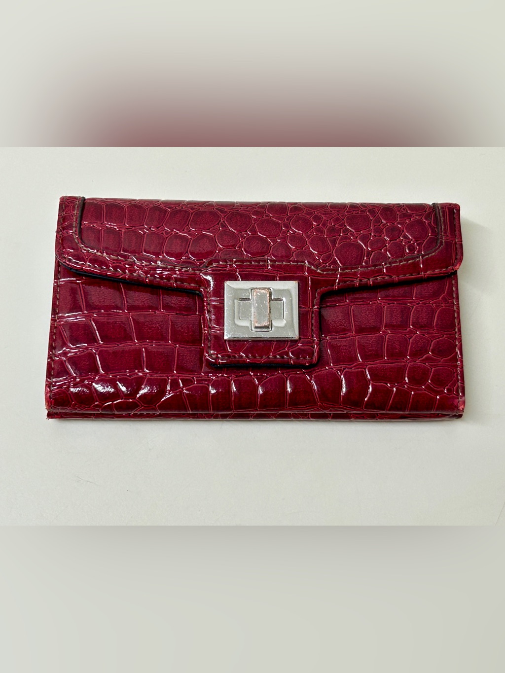 Women’s Red Faux Crocodile Leather Multi Compartment Trifold Wallet